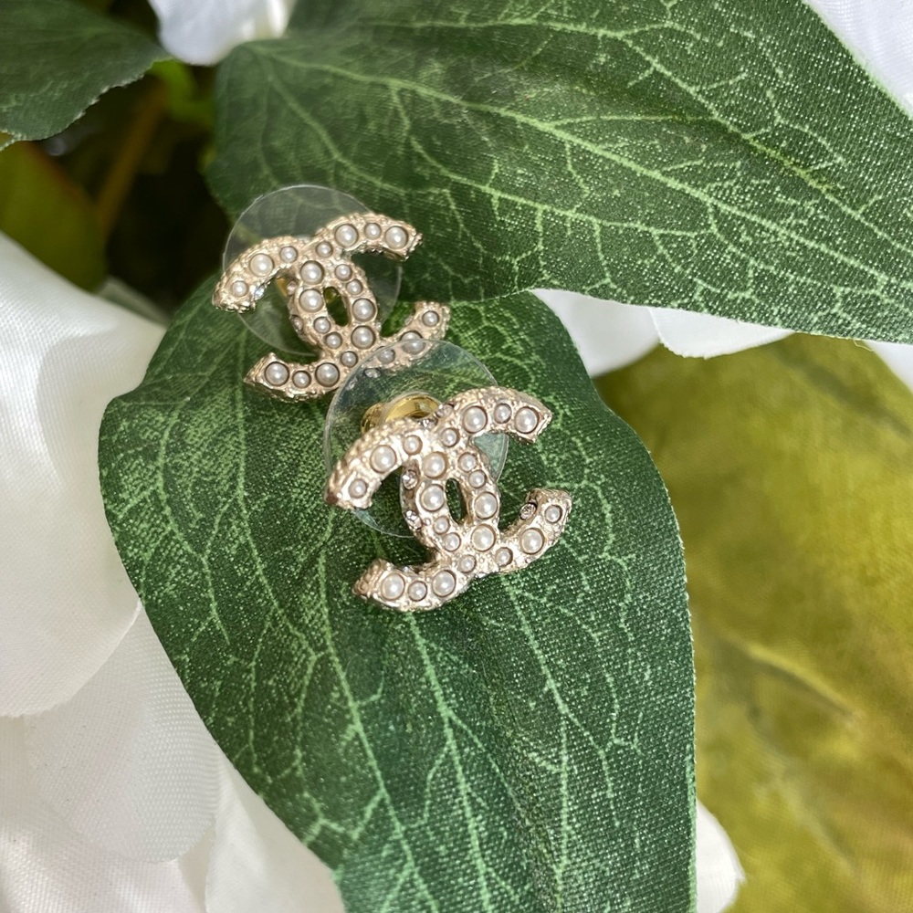 Chanel Gold White Pearly Earrings - Picture 1 of 5